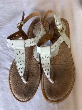 b.o.c. White Leather T‑Strap Sandals with Cutout Detail